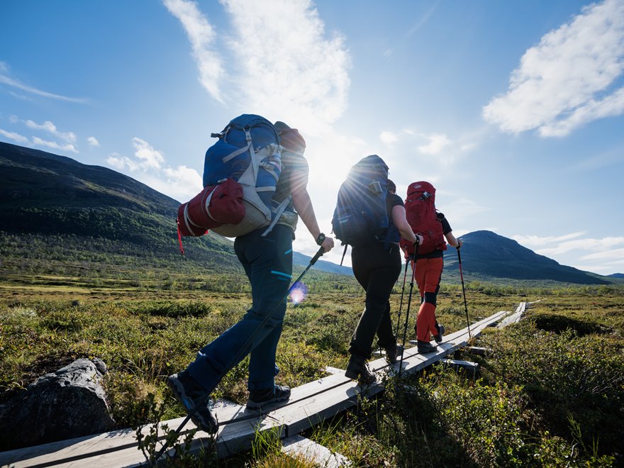 Personer fjällvandrar