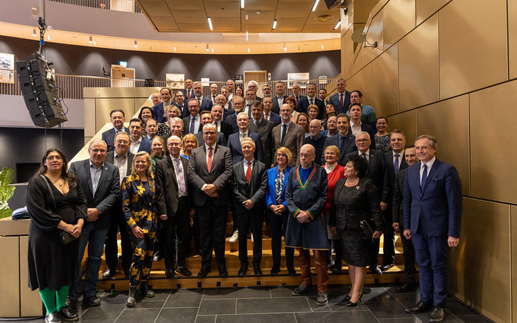 Regionkommittén församlad i Kirunas stadshus Kristallen.