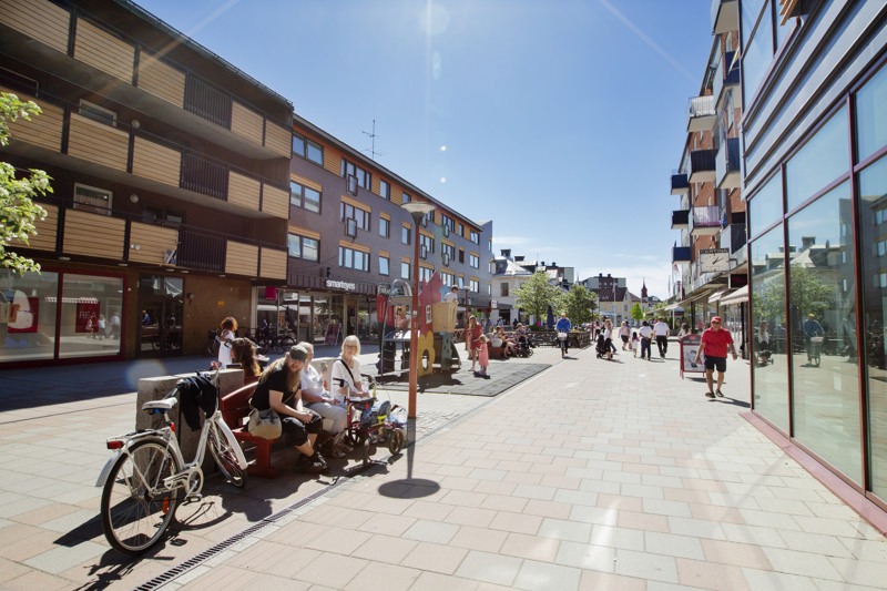 Gågatan i Boden, flerfamiljshus på båda sidor av gatan.