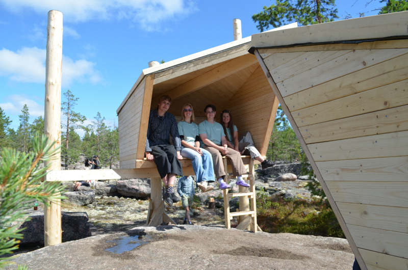 Vindskyddet Två med gruppen som gjorde det möjligt: fråjn vänster Lukas Aarnio, Umeå universitet, Johanna Hedenskog, universitetet i Lund, Maximilian Östlund, LTU, Emelie Nordlöf, SLU Ultuna.