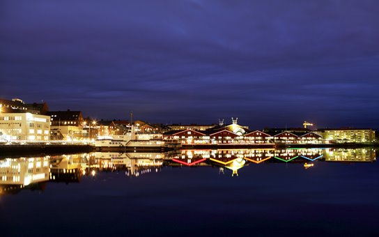 Luleå, norra hamnen i kvällsljus