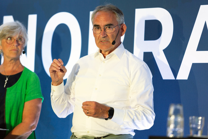 Roberto Maoirana, generaldirektör för Trafikverket, bredvid Ulrika Heie (C), riksdagsledamot.