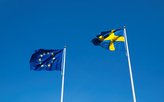Två flaggor EU och Sverige.