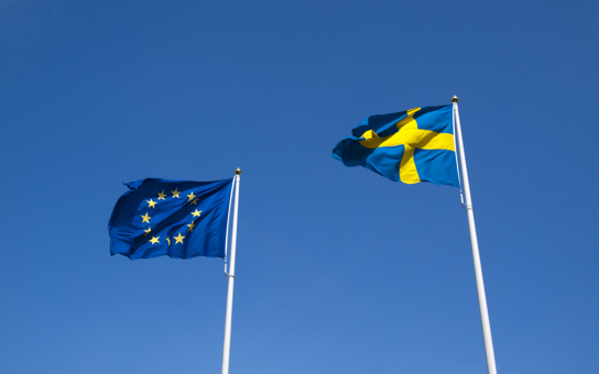 EU-flagga och Sveriges flagga, iStock