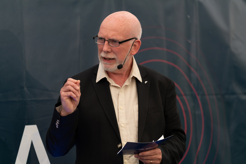 Anders Öberg talar på Norra Scen 2025.