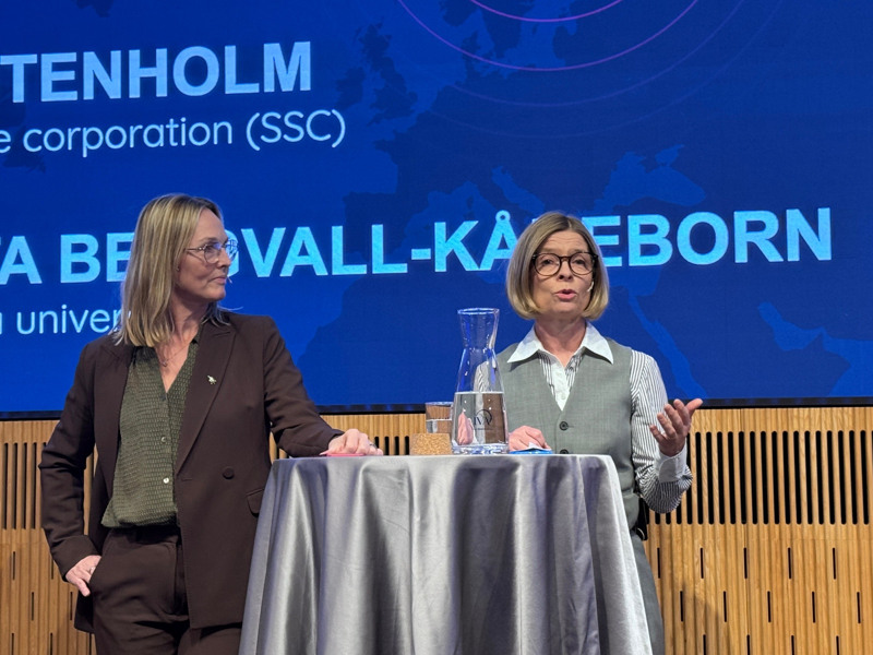 Emma Stenholm, SSC, lyssnar när Birgitta Bergvall-Kåreborn, LTU, talar