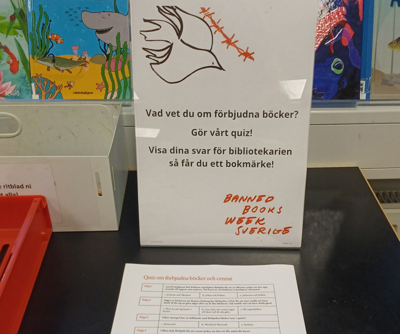 Exponering av förbjudna böcker i biblioteksmiljö
