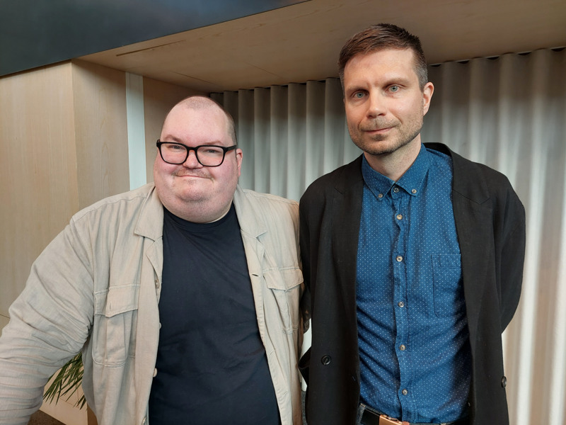 Johannes Sundelin och Mattias Karvonen står sida vid sida.